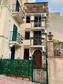 Foto Appartamento a Taormina Centro di 191 m² con 8 locali in vendita