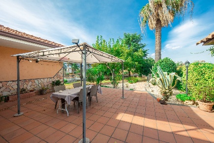 Foto Villa unifamiliare in Via Degli Oleandri, Valverde di 228 m²