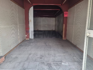 Foto Negozio in Via Vincenzo Casagrandi 36, Catania Cibali di 45 m²