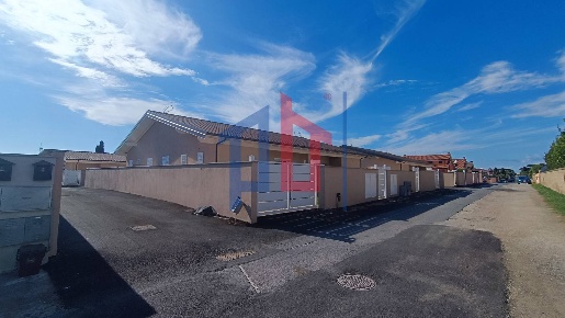 Foto Villa unifamiliare in Via Reno, Ardea di 130 m² con 4 locali