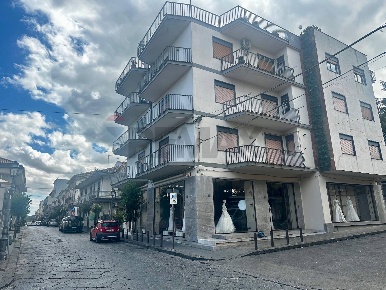 Foto Appartamento in Via Garibaldi 387, Zafferana Etnea Centro di 144 m²