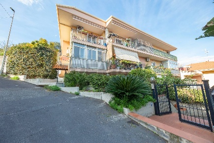 Foto Appartamento in Via Ignazio Urso 11, Aci Catena Centro di 121 m²
