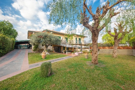 Foto Villa unifamiliare in Via Catanzaro 12, Gravina di Catania Centro