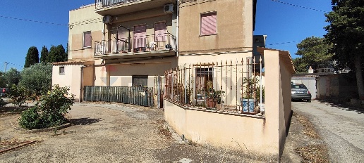 Foto Case semi ndipendenti in VIA UGO FOSCOLO 5, Caltagirone di 111 m²