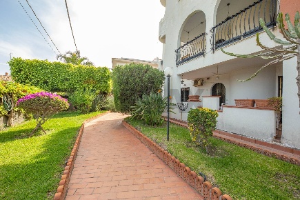 Foto Appartamento in via livorno 103, Aci Castello Centro di 100 m²