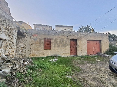 Foto Rustico in via croce del vicario 40, Caltagirone Centro di 353 m²