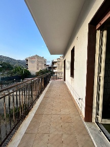 Foto Appartamento in Via Comandante Todaro, Nizza di Sicilia di 75 m²