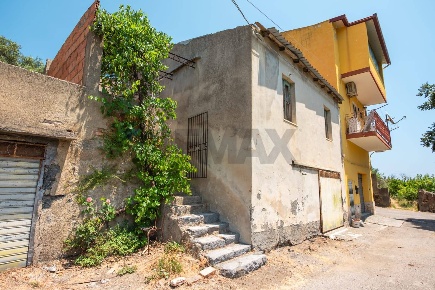 Foto Casa indipendente a Furci Siculo di 77 m² con 4 locali in vendita