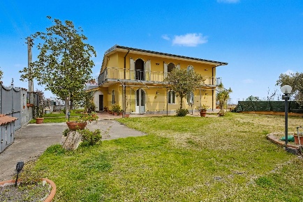 Foto Villa unifamiliare in Via Rigolato 48, Acireale di 363 m² in vendita