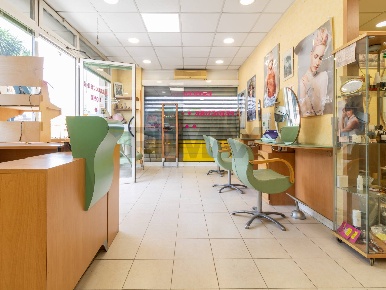 Foto Negozio in Via Vico Vigano' 15, Roma Torre Angela di 70 m² in vendita