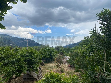 Foto Terreno residenziale in via oberdan, Francavilla di Sicilia di 400 m²