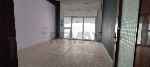 Foto Locale commerciale in VIA SARDEGNA, Caltagirone Centro di 57 m²