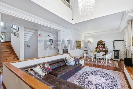 Foto Villa unifamiliare in Via Platano 60, Giarre di 340 m² con 12 locali