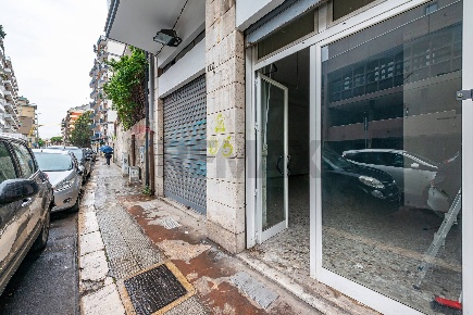 Foto Locale commerciale in Via Giuseppe Re David 177, Bari San Pasquale