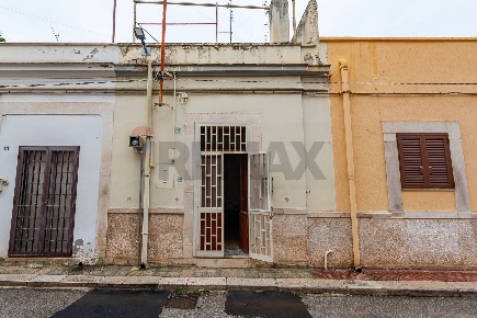Foto Casa indipendente in Via Ugo Foscolo 11, Modugno di 86 m² con 2 locali