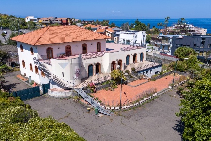 Foto Villa unifamiliare in Via Gurne 5, Acireale di 1088 m² con 12 locali