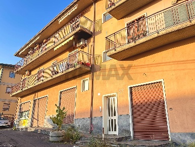 Foto Appartamento in Vico Olivella 13, Camporotondo Etneo Centro di 88 m²