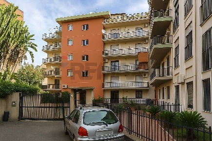 Foto Appartamento in Via Acquedotto Greco 264, Catania di 99 m² in vendita