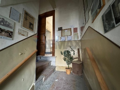 Foto Appartamento in VIA CAMPIONE 10, Adrano di 149 m² con 8 locali