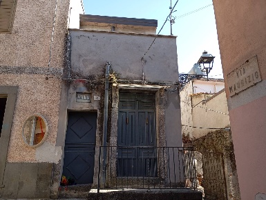 Foto Casa indipendente in via Biondi 23, Maletto di 132 m² con 5 locali