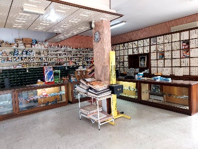 Foto Locale commerciale in viale dei platani, Partinico di 356 m²