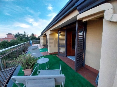 Foto Casa indipendente a Zafferana Etnea Centro di 458 m² con 8 locali