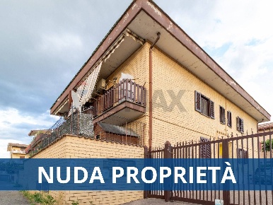 Foto Appartamento in Via Giarre 36 A, Roma Borghesiana di 50 m² in vendita