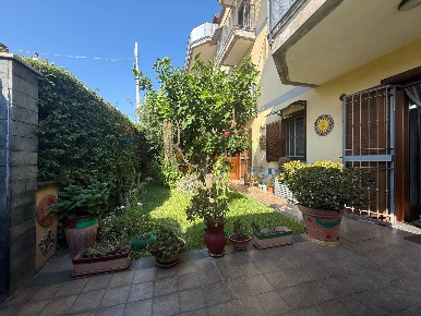 Foto Appartamento in Via Piave 1/, Riposto Centro di 100 m² con 5 locali