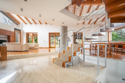 Foto Villa unifamiliare in via monte grappa 30, Merate di 570 m² in vendita