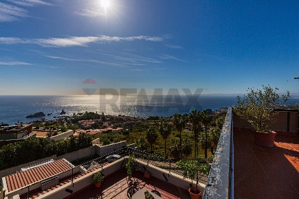 Foto Appartamento in Via dei Ciclopi 83, Aci Castello Centro di 296 m²