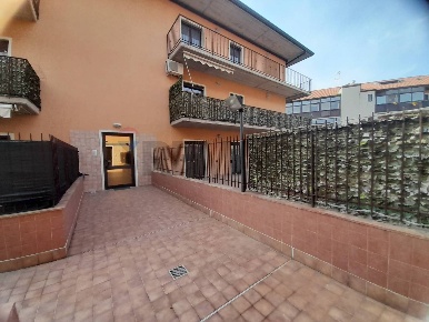 Foto Appartamento in VIA QUASIMODO 9, Camporotondo Etneo Piano Tavola