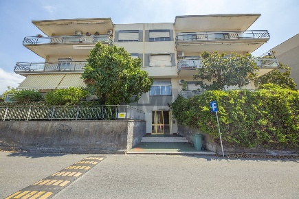 Foto Appartamento in VIA LUIGI EINAUDI 11, Sant'Agata li Battiati di 192 m²