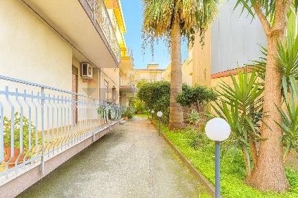 Foto Appartamento in Via Etna 132, Riposto Centro di 110 m² con 5 locali