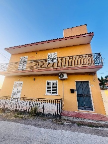 Foto Case semi ndipendenti in VIALE EPICARMO CORBINO, Augusta Centro