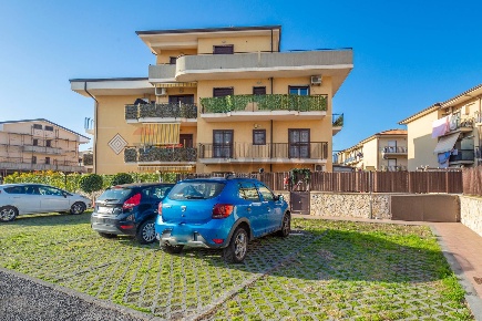 Foto Appartamento a Motta Sant'Anastasia di 90 m² con 3 locali in vendita