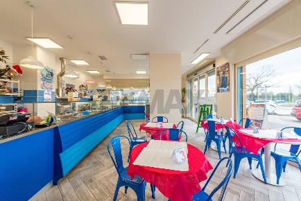 Foto Locale commerciale in Via Giacomo Peroni 2, Roma Settecamini di 114 m²