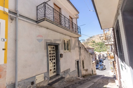 Foto Casa indipendente in via  Nuova 25, Malvagna di 160 m² con 4 locali