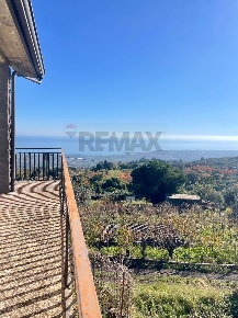 Foto Villa unifamiliare in Via Montargano, Mascali di 200 m² con 4 locali