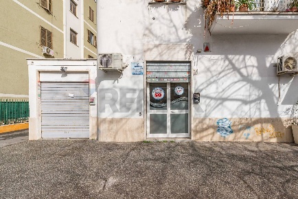 Foto Locale commerciale in Via Dei Glicini 59, Roma Centocelle di 45 m²