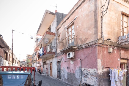 Foto Casa indipendente in Via di Benedetto 13, Catania Via delle Calcare