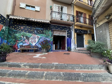 Foto Locale commerciale in via umberto 59, Graniti di 75 m² con 3 locali