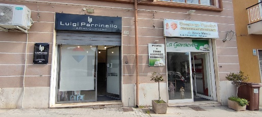 Foto Locale commerciale in VIALE AUTONOMIA 59/61, Caltagirone Centro