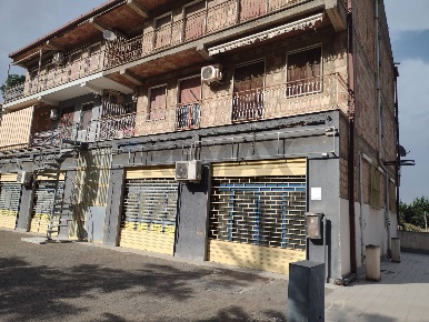 Foto Locale commerciale in Via Belomia snc, Mirabella Imbaccari di 450 m²