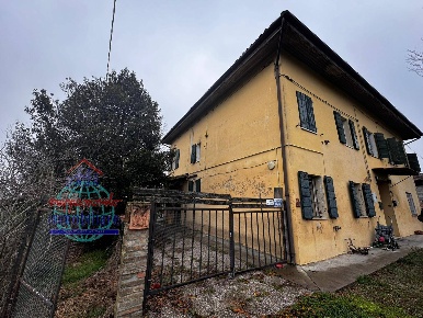 Foto Case semi ndipendenti in VIA GUADORA 18, Cento Corporeno di 86 m²