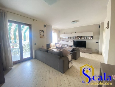 Foto Appartamento in VIA MAZZINI, Casapulla di 100 m² con 4 locali