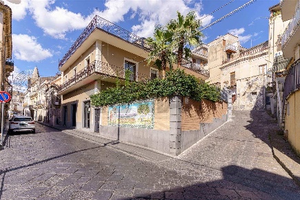 Foto Casa indipendente in Cortile Rosmini, Bronte di 123 m² con 4 locali