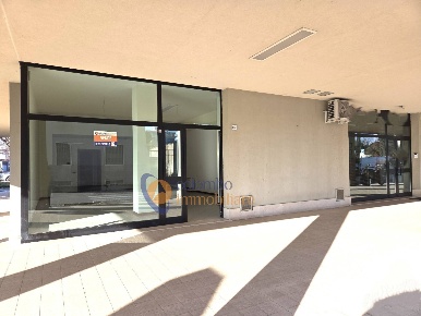 Foto Ufficio in via Gorizia 11, Busto Arsizio Santissimi Apostoli di 79 m²