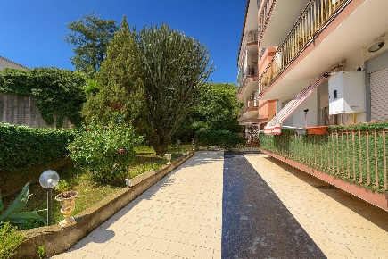 Foto Attico in via Pietro Mascagni 15, Giarre Centro di 264 m² con 8 locali