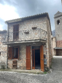 Foto Villa a schiera in frazione Valtreara 65, Genga di 45 m² con 4 locali