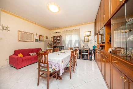 Foto Appartamento in Via Bronte 45, Catania Gioeni di 72 m² con 3 locali